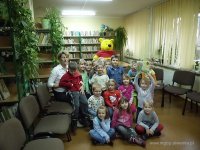 Krasnoludki w bibliotece