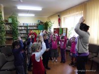 Krasnoludki w bibliotece