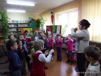 Krasnoludki w bibliotece
