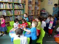Maluszki w bibliotece