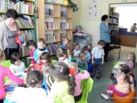 Maluszki w bibliotece